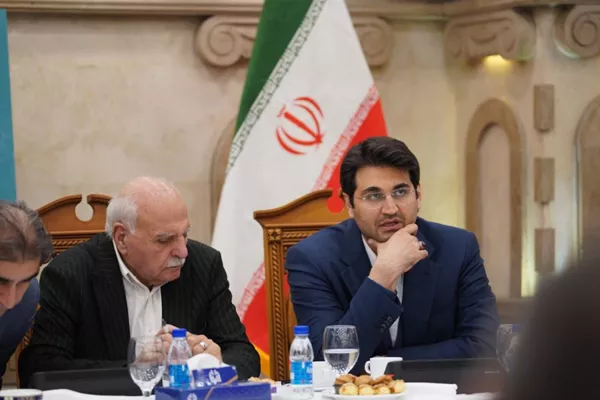 همکاری دوسویه اصناف و نظام مالیاتی، گامی به‌سوی شفافیت و عدالت اقتصادی/ تسهیل تکالیف مالیاتی اصناف و الزام صدور صورت‌حساب الکترونیکی از دی‌ماه/ رضایت اصناف از عملکرد مالیاتی، نشانه همکاری و اعتماد متقابل است